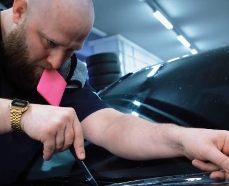 Мастер Азур за работой — оклейка Toyota Camry плёнкой KPPF #24