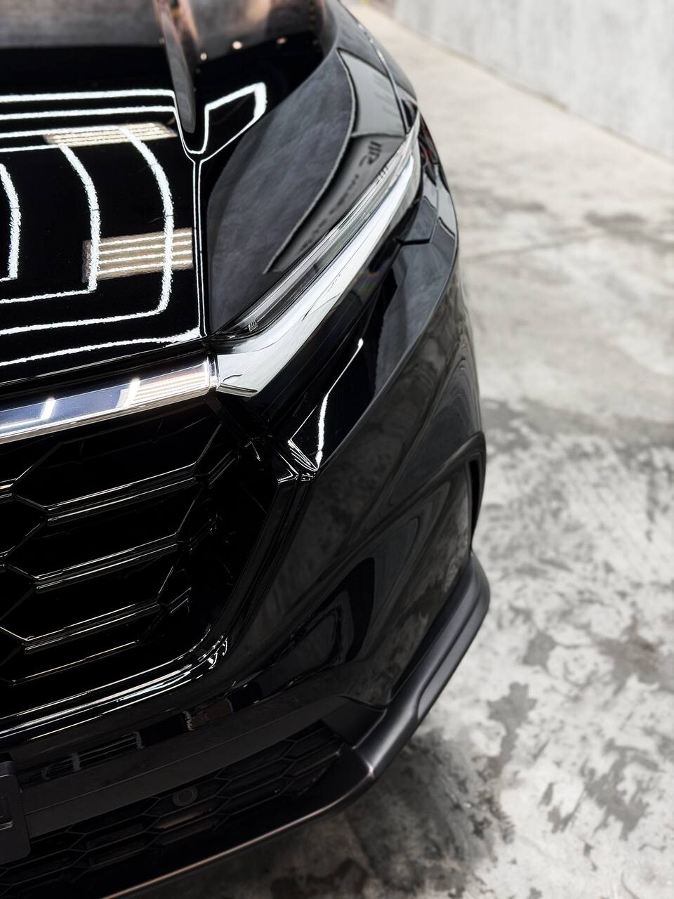 Крупный план передней зоны Honda CR-V после оклейки полиуретановой пленкой KPPF 99