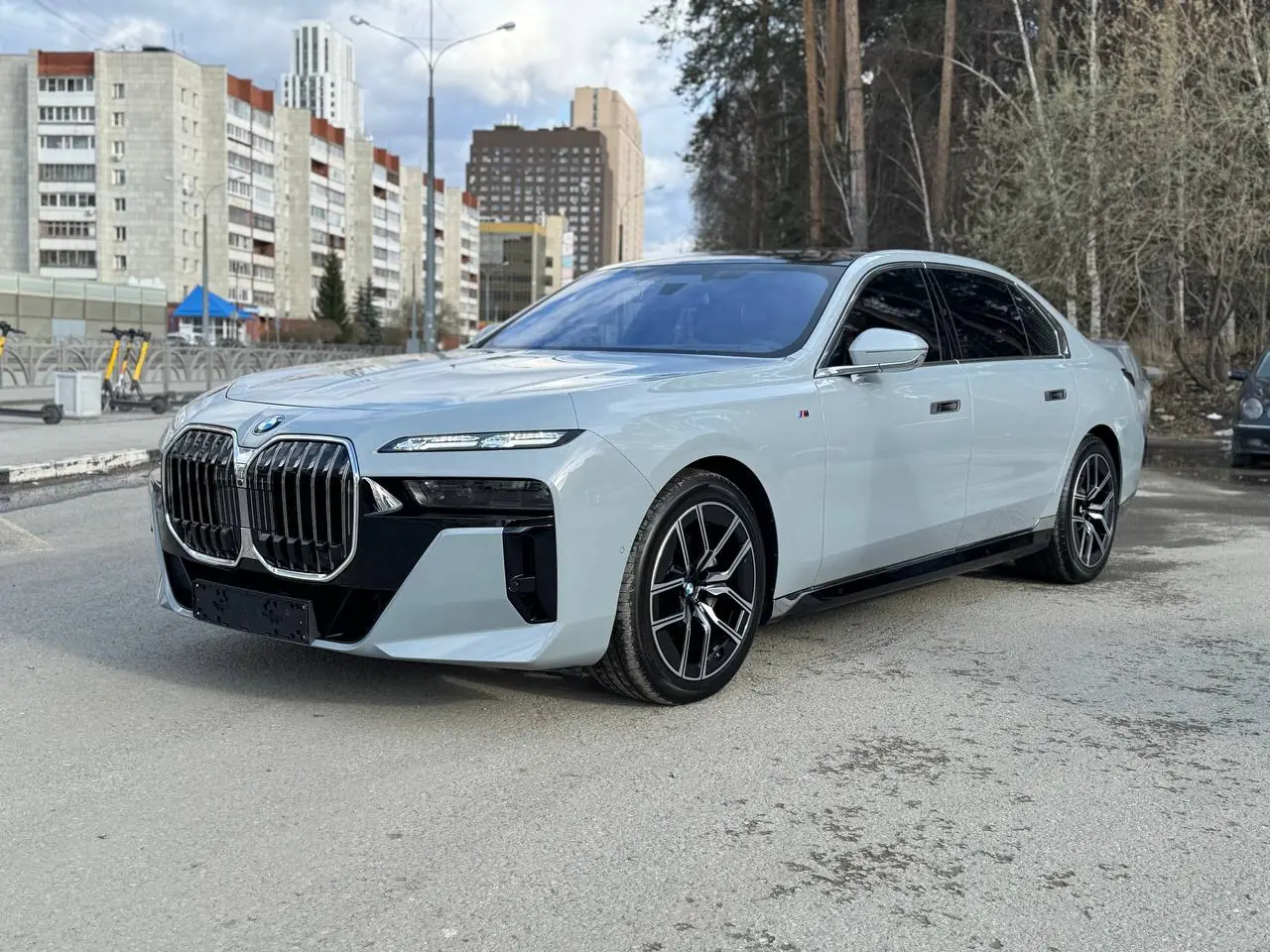 Автомобиль с глянцевой защитной плёнкой — пример 3