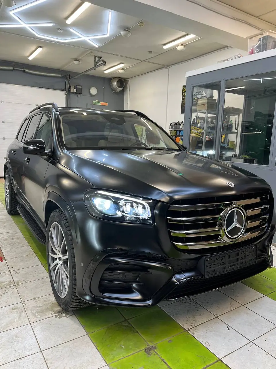 Автомобиль с матовой сатиновой защитной плёнкой — пример 2