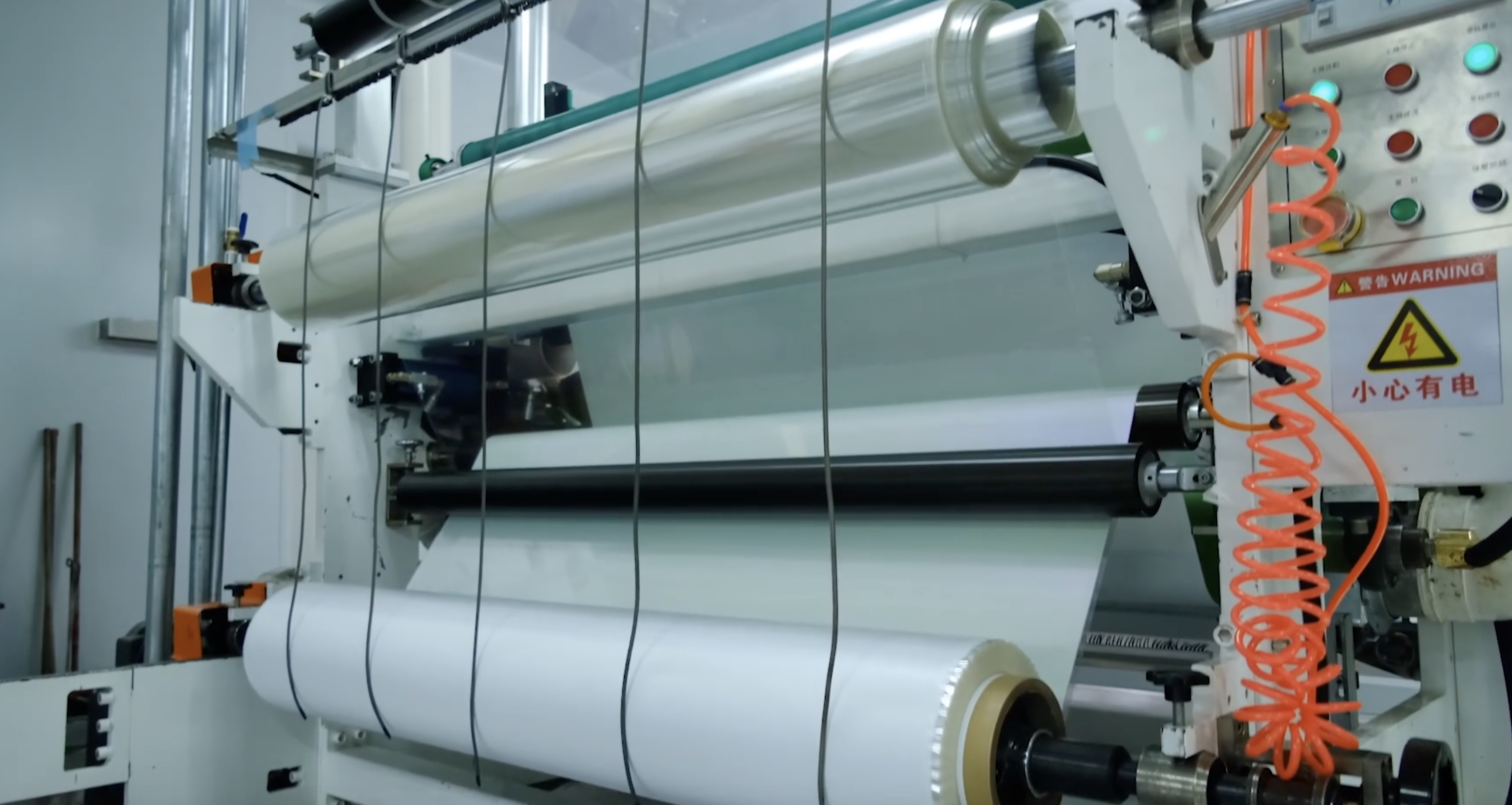 kak-delaetsya-poliuretanovaya-plenka-dlya-avto-struktura-materiala-pod-mikroskopom_1