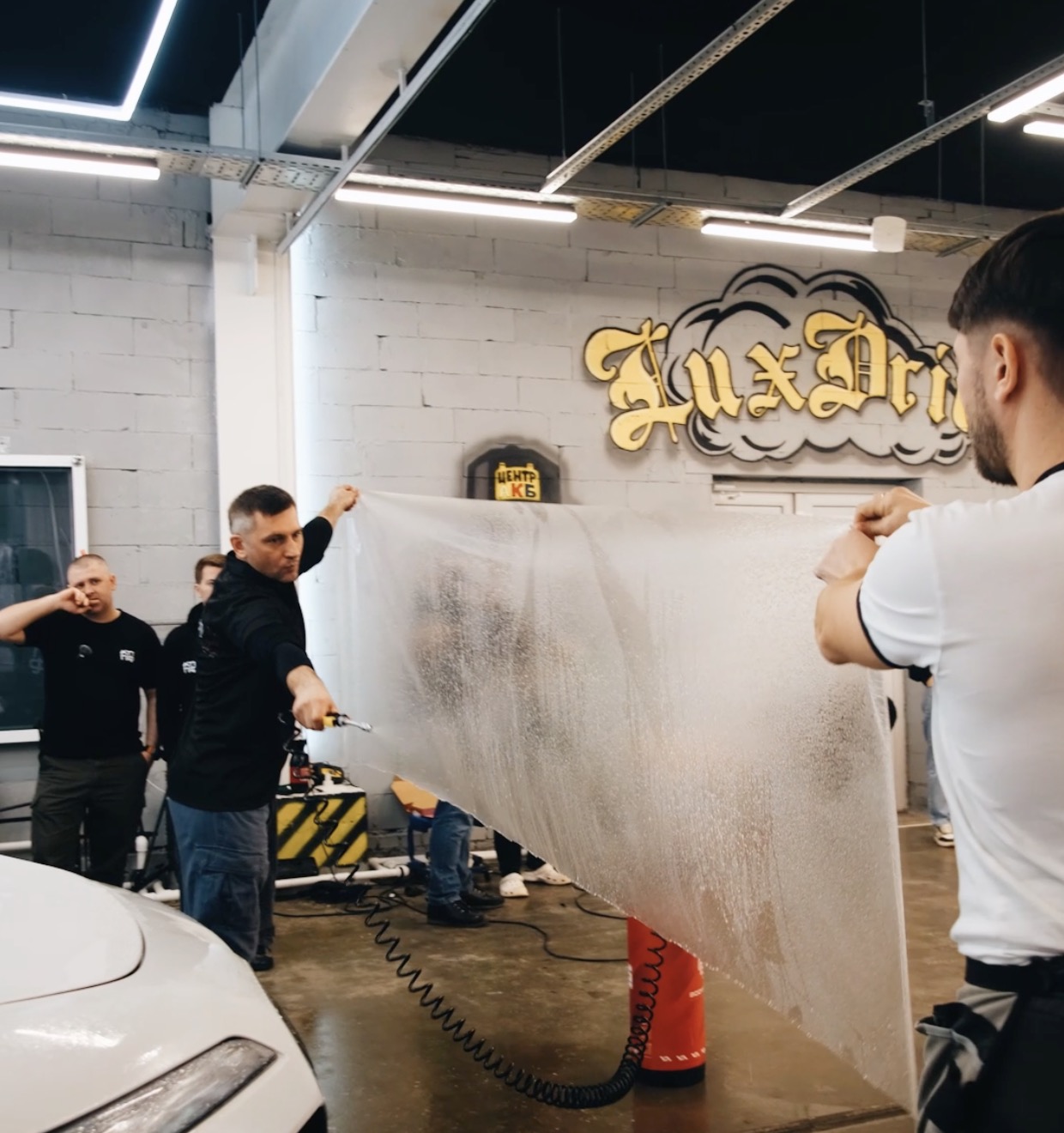 vidyi-i-svojstva-zashhitnyix-plenok-dlya-belogo-avtomobilya_3