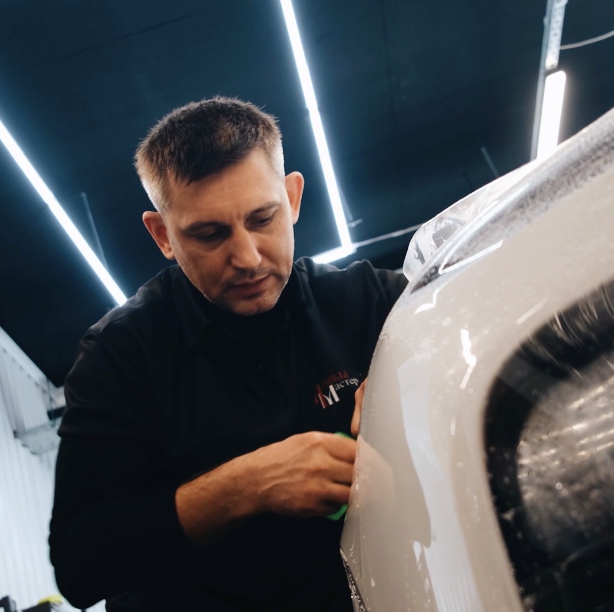 chastichnaya-oklejka-avtomobilya-zashhitnoj-plenkoj-kakie-zonyi-vyibrat-i-skolko-eto-stoit_2