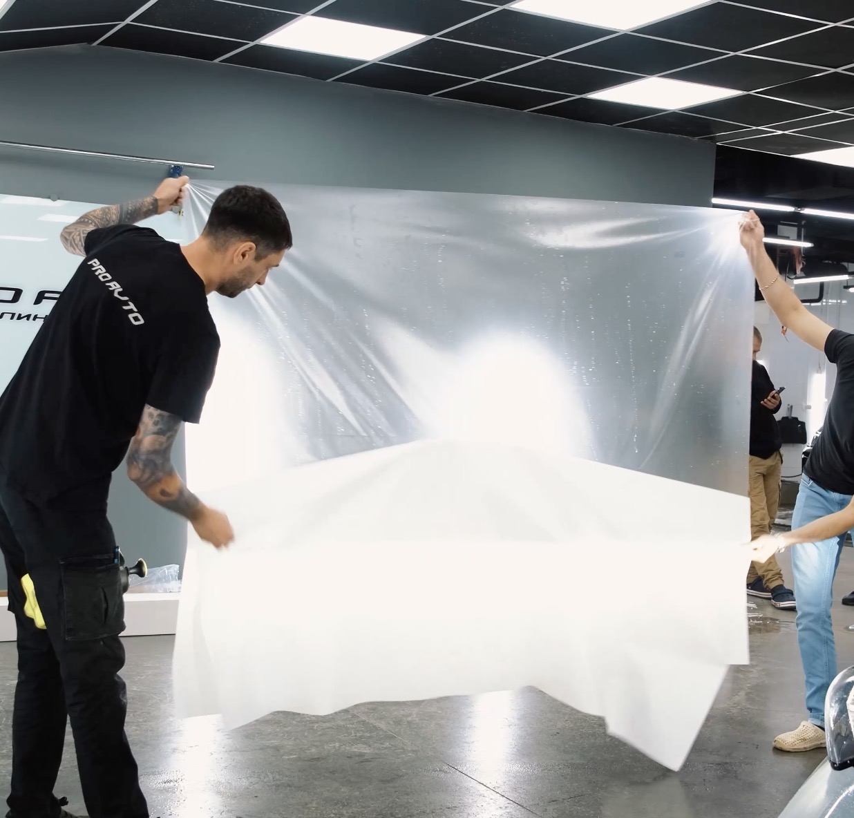 kak-snyat-poliuretanovuyu-plenku-s-avto-bezopasnaya-tekhnologiya_1