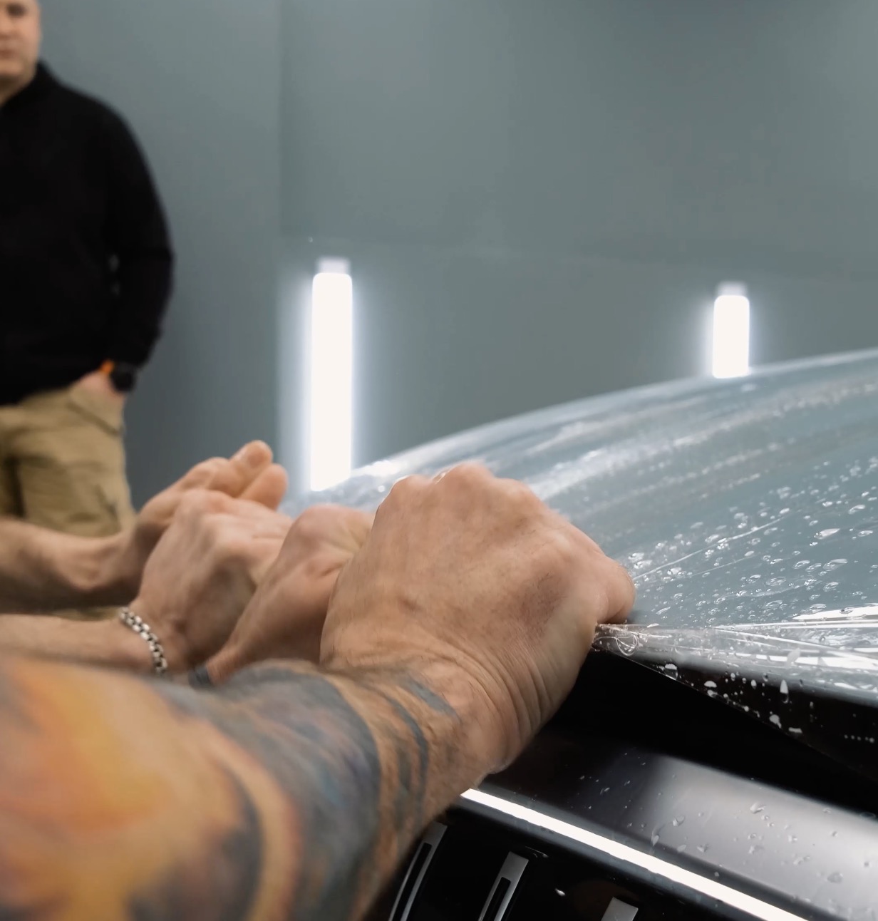 kak-pravilno-prokatyivat-poliuretanovyie-plenki-na-krayax-texnologiya_1