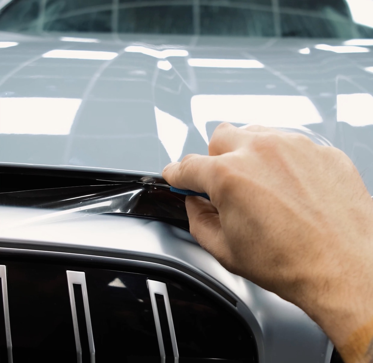 vidyi-i-svojstva-zashhitnyix-plenok-dlya-belogo-avtomobilya_1