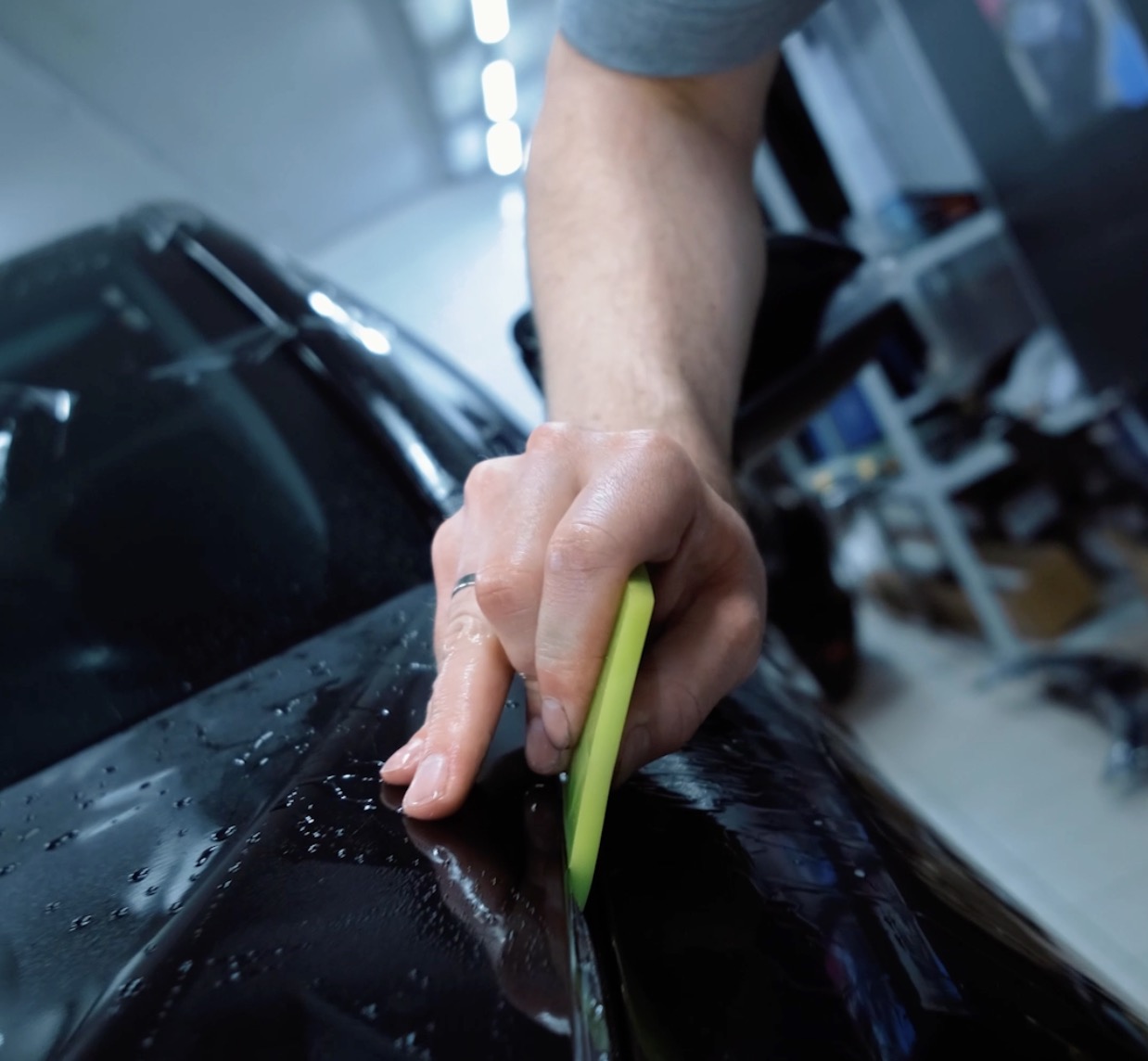 skolko-sluzhit-poliuretanovaya-plenka-na-avtomobile_2