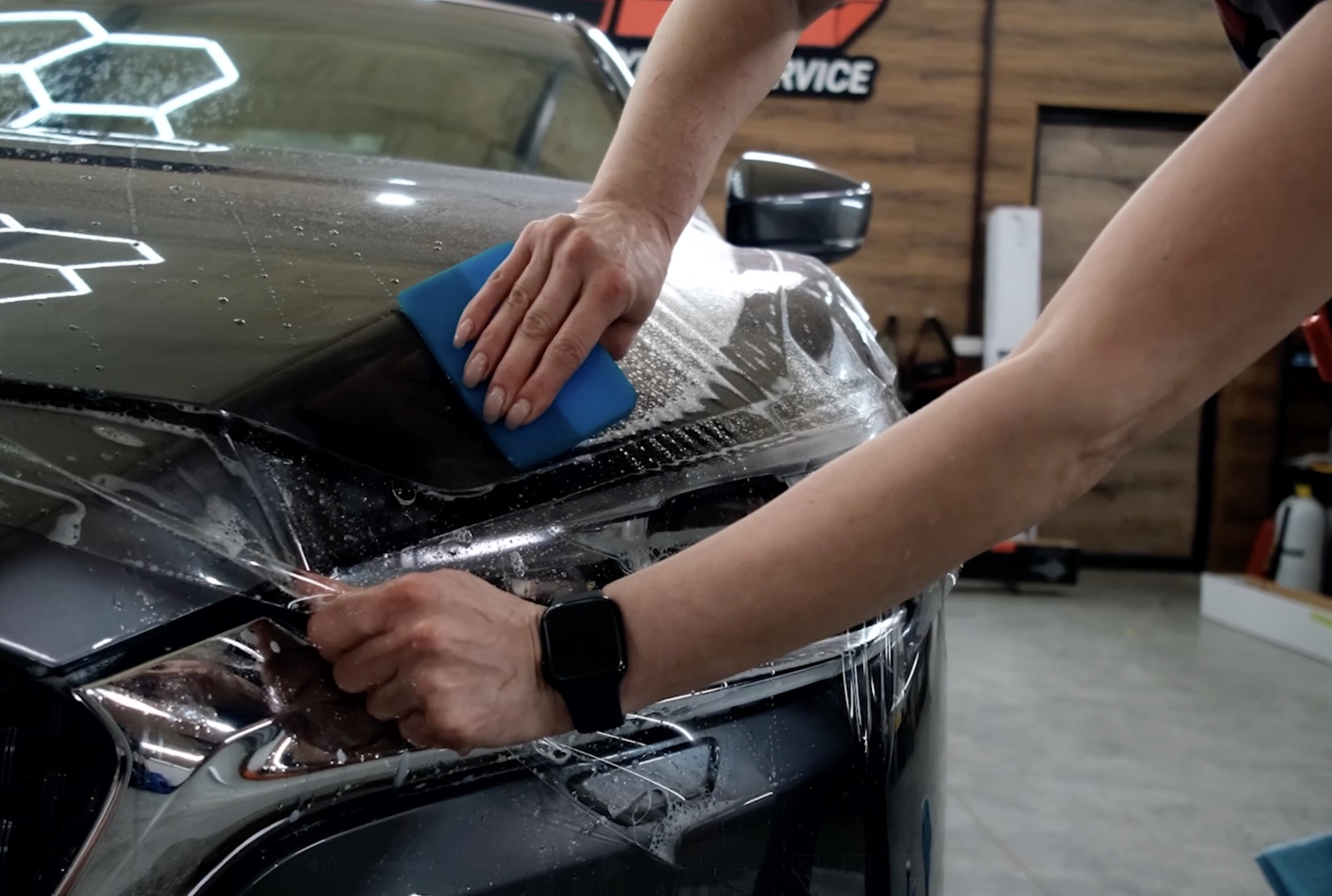 kak-pravilno-prokatyivat-poliuretanovyie-plenki-na-krayax-texnologiya_2