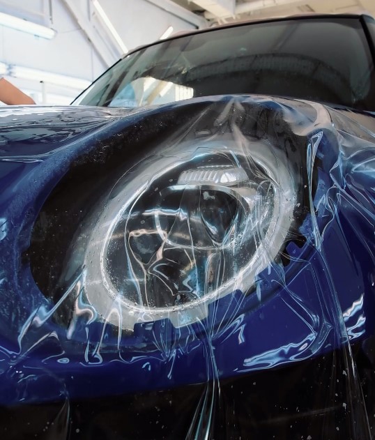 оклейка полиуретановой пленкой: зеркал, дверей, крыши авто_2