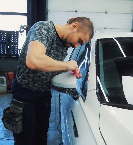 Оклейка капота и бампера полиуретановой плёнкой_5